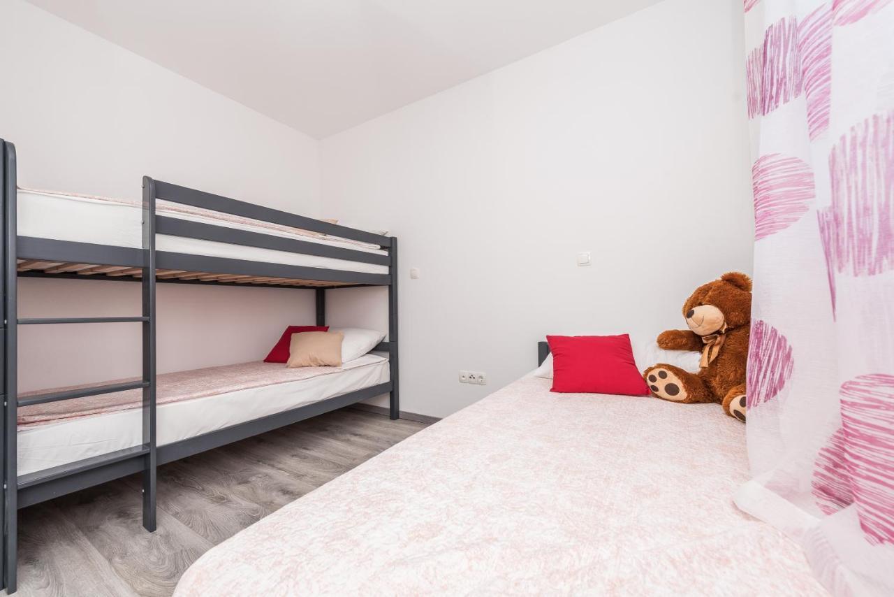 Apartments Janice Pakoštane Kültér fotó