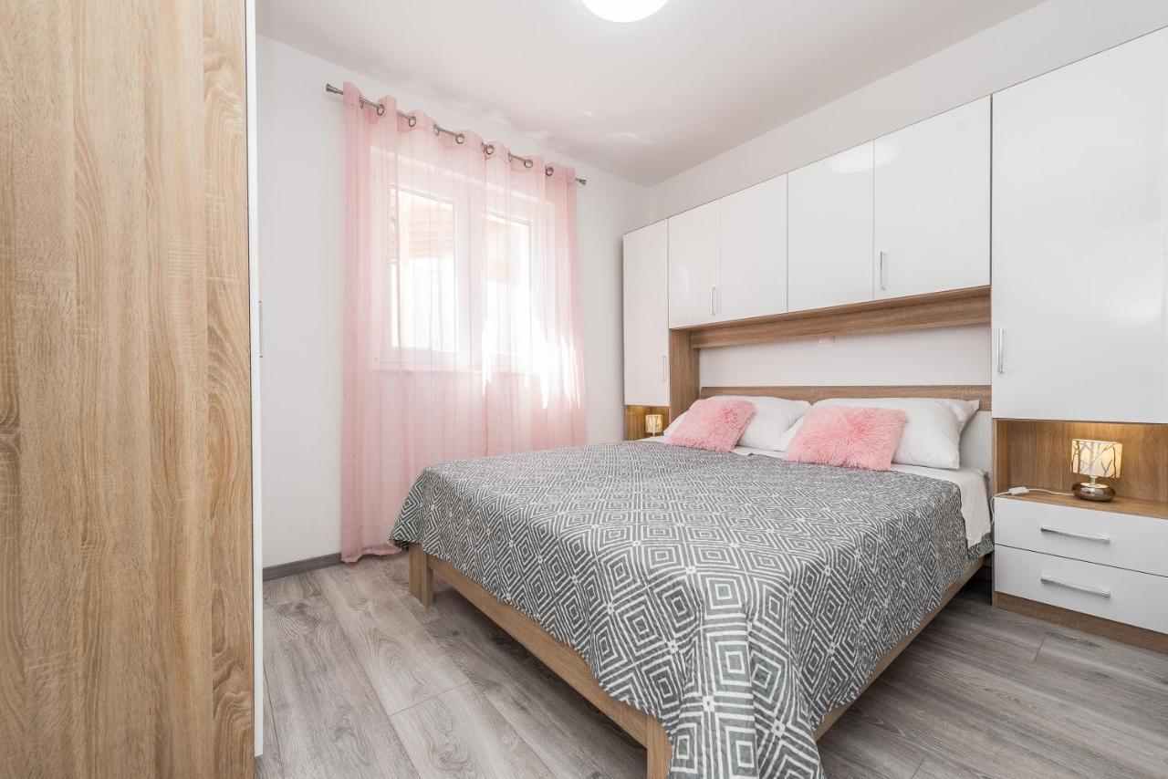 Apartments Janice Pakoštane Kültér fotó