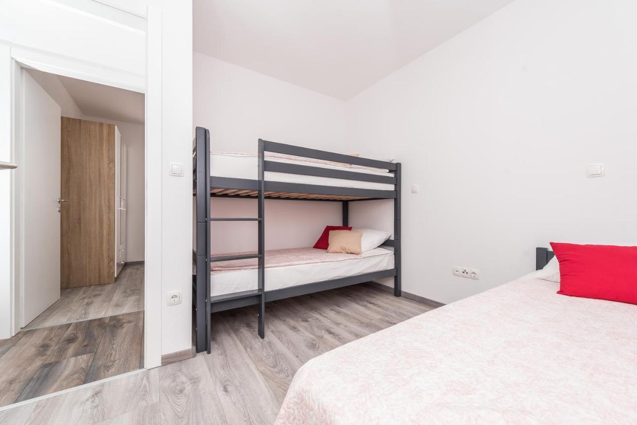 Apartments Janice Pakoštane Kültér fotó